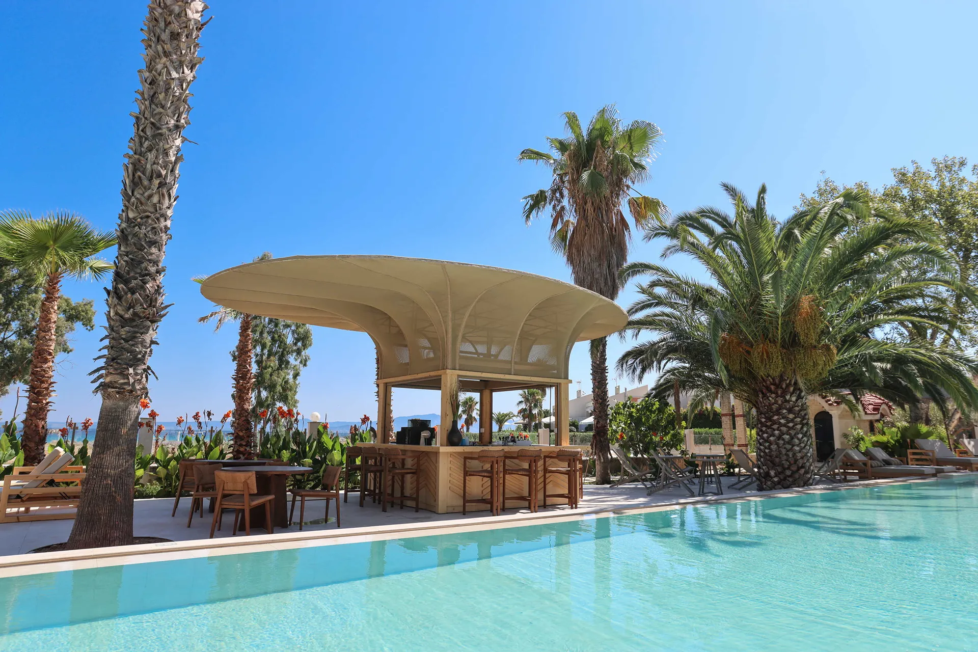 Nusa Suites & Villas-Bar pored bazena